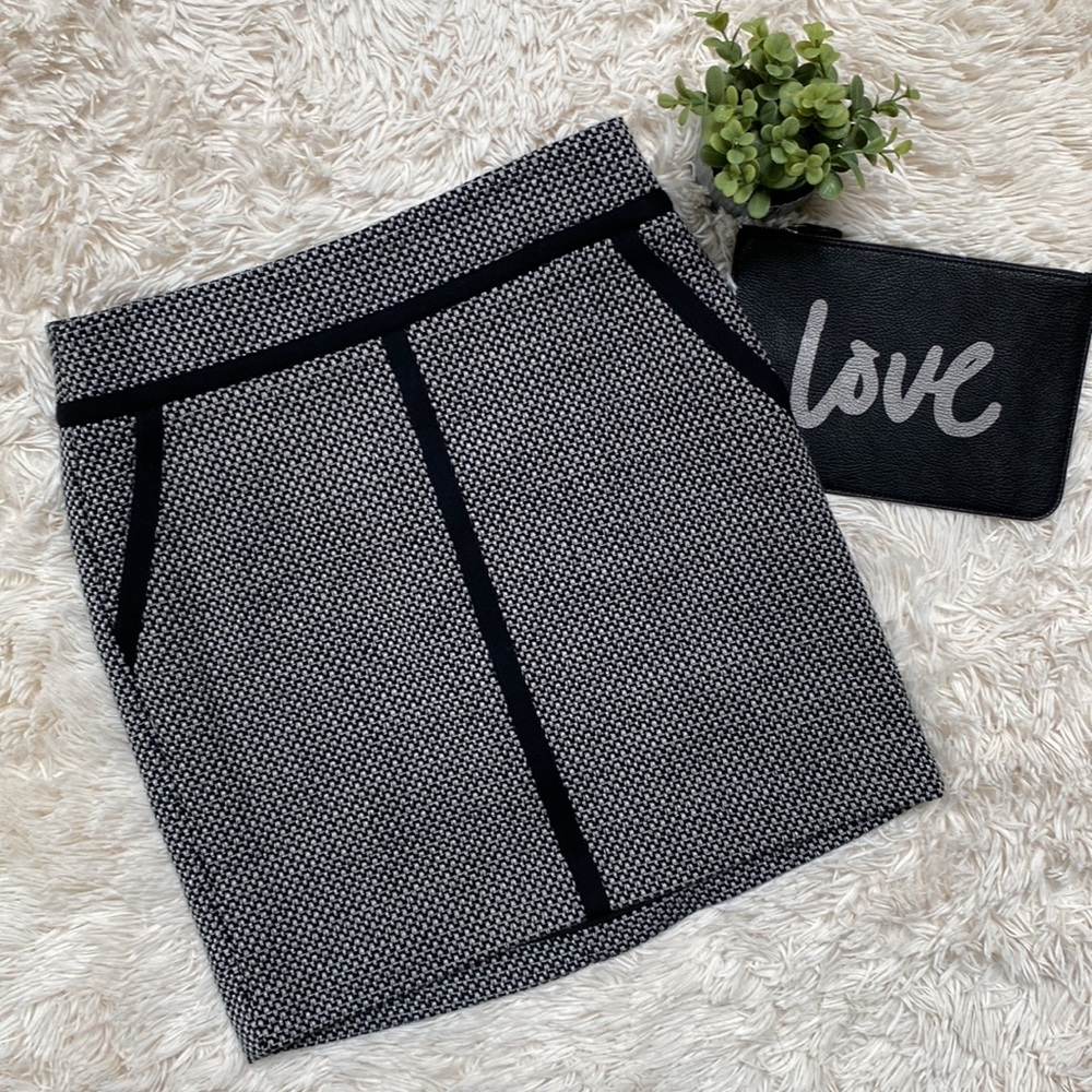 🎉HP🎉 Loft Tweed Pocket Skirt 💗 Black & White